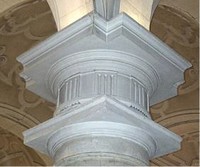Capitel de columna de la nave central de Santa María Magdalena
